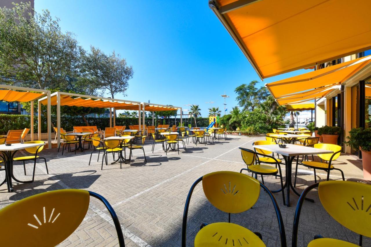 Savoia Hotel Misano Adriatico Exterior foto